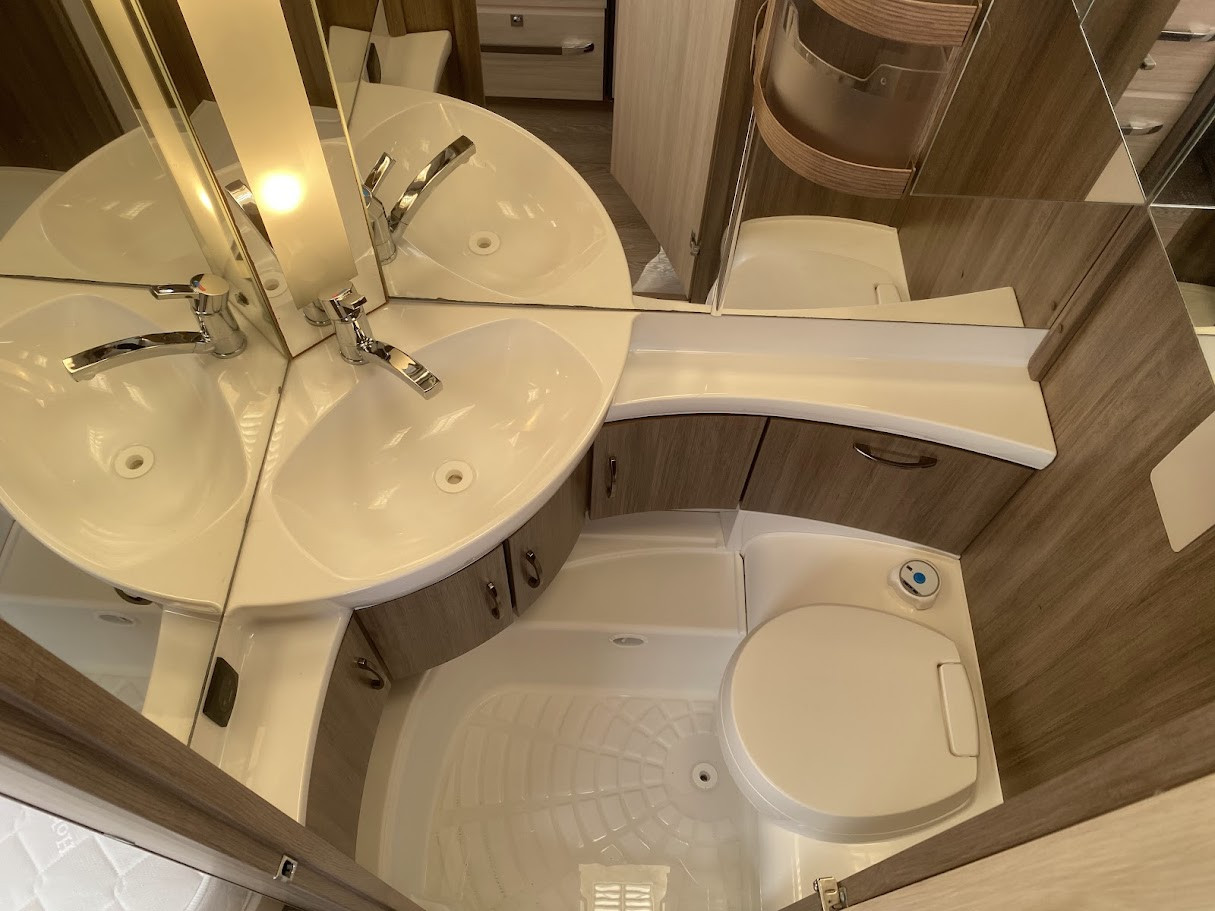 Hobby-460 LU DE LUXE *Långbäddar *Golvvärme *Förtält-(2016)-3157038