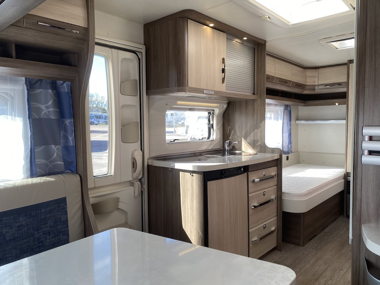 Hobby-460 LU DE LUXE *Långbäddar *Golvvärme *Förtält-(2016)-3157023