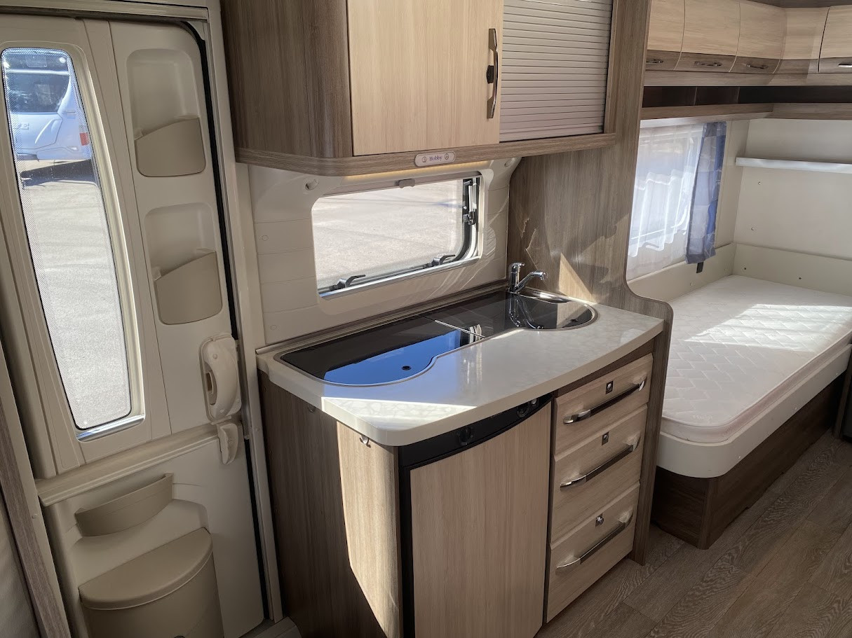 Hobby-460 LU DE LUXE *Långbäddar *Golvvärme *Förtält-(2016)-3157026