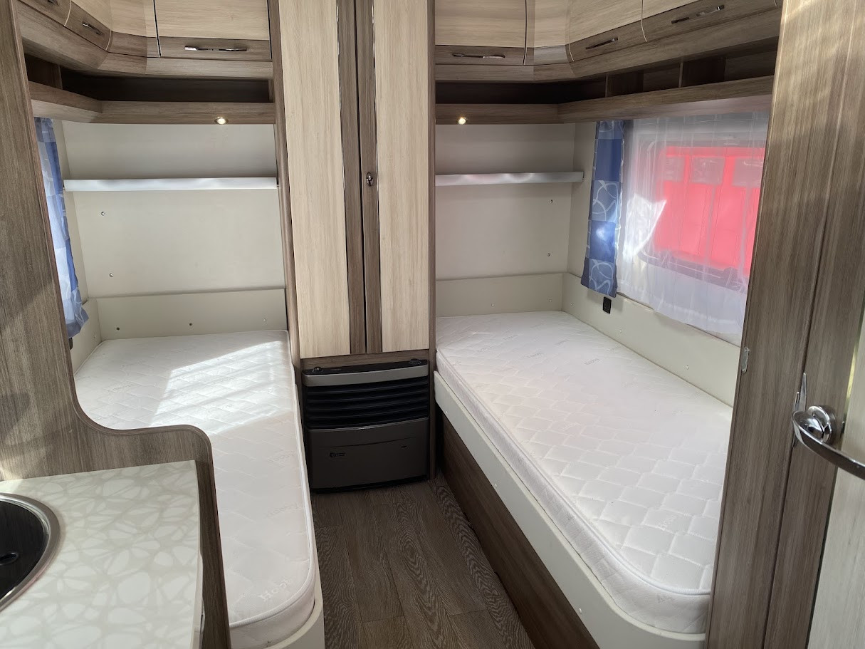 Hobby-460 LU DE LUXE *Långbäddar *Golvvärme *Förtält-(2016)-3157030