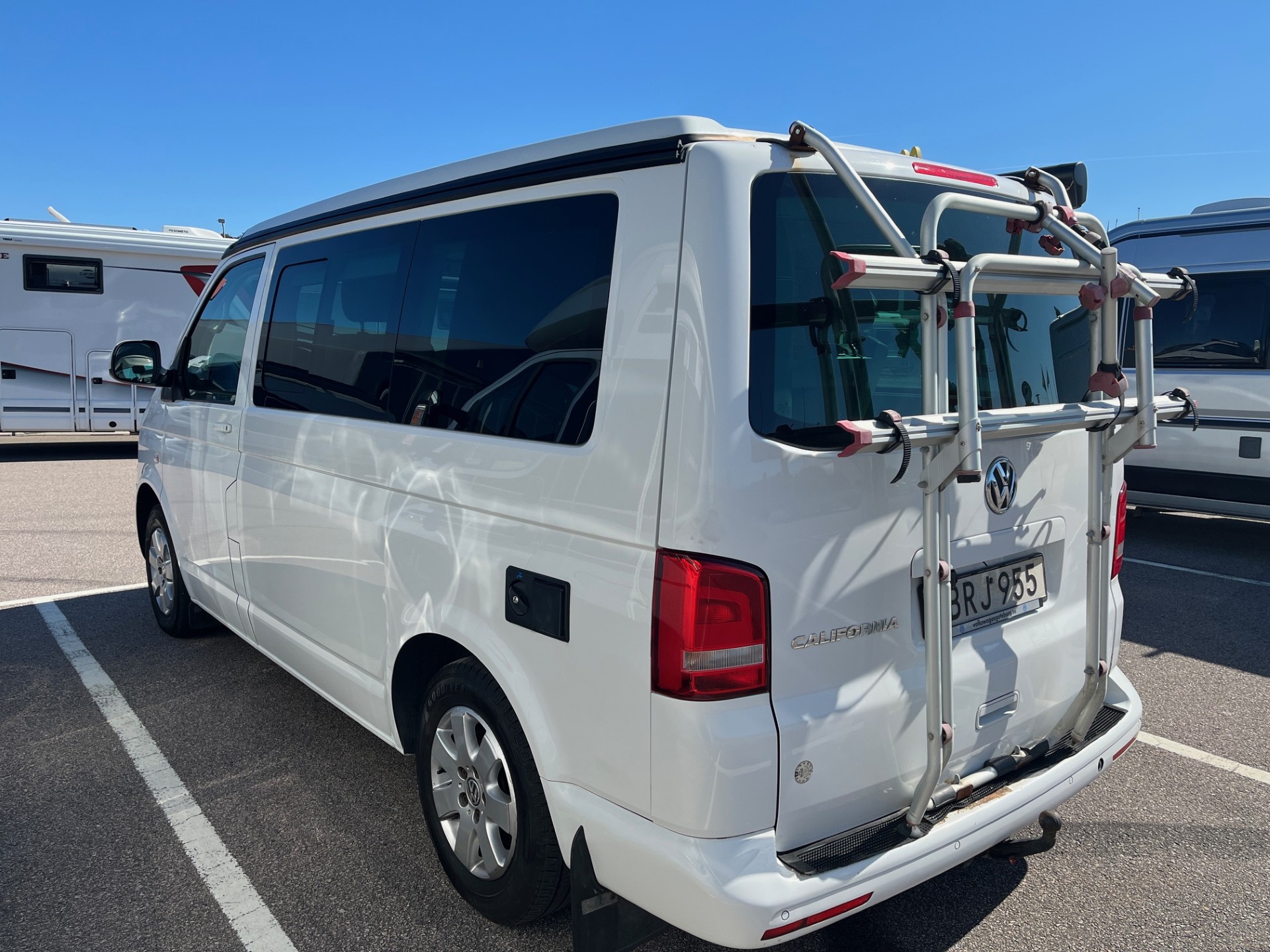 Volkswagen-CALIFORNIA-(2015)