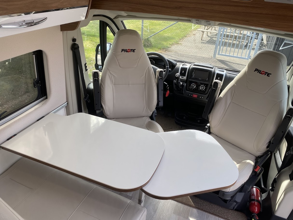 Pilote-V600G *Truma *AC-bodel *Cykelställ-(2018)-3162805