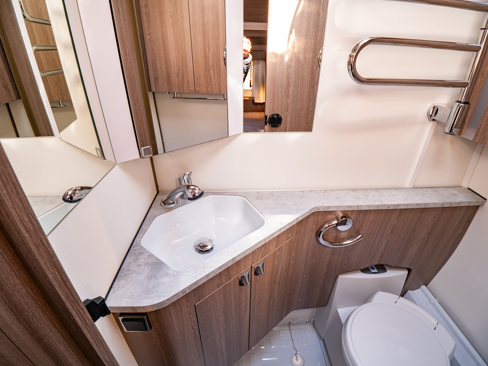 KABE-ROYAL 560 XL KS *Queenbädd *AC *ALDE-(2020)-3162840