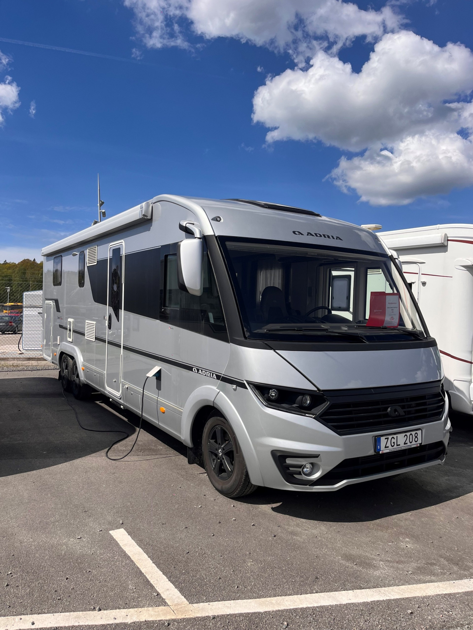 Adria-SONIC SUPREME I 810SC *Hydrauliska stödben-(2020)-3186085