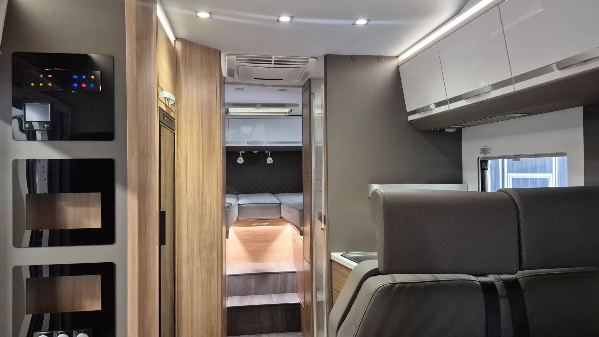 Adria-CORAL XL A 670 SL *KOMMANDE *Långbäddar *5 färdplatser-(2019)-3204600