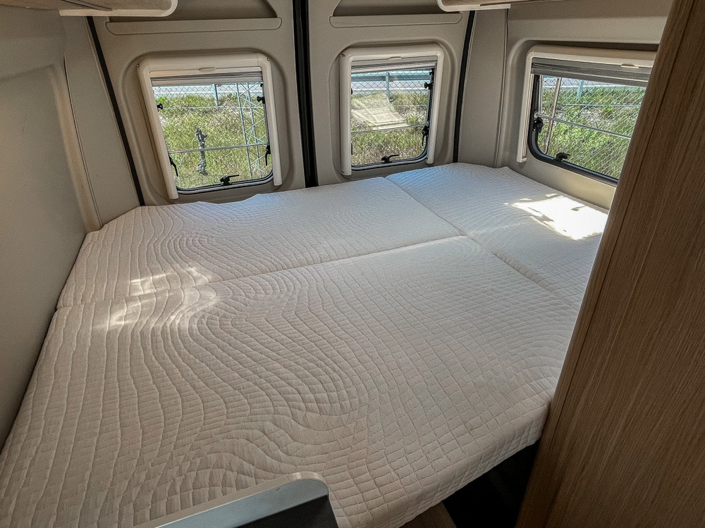 Sunlight-Cliff 600 XV *Under 6m *3500kg *Dubbelbädd-(2020)-3199394
