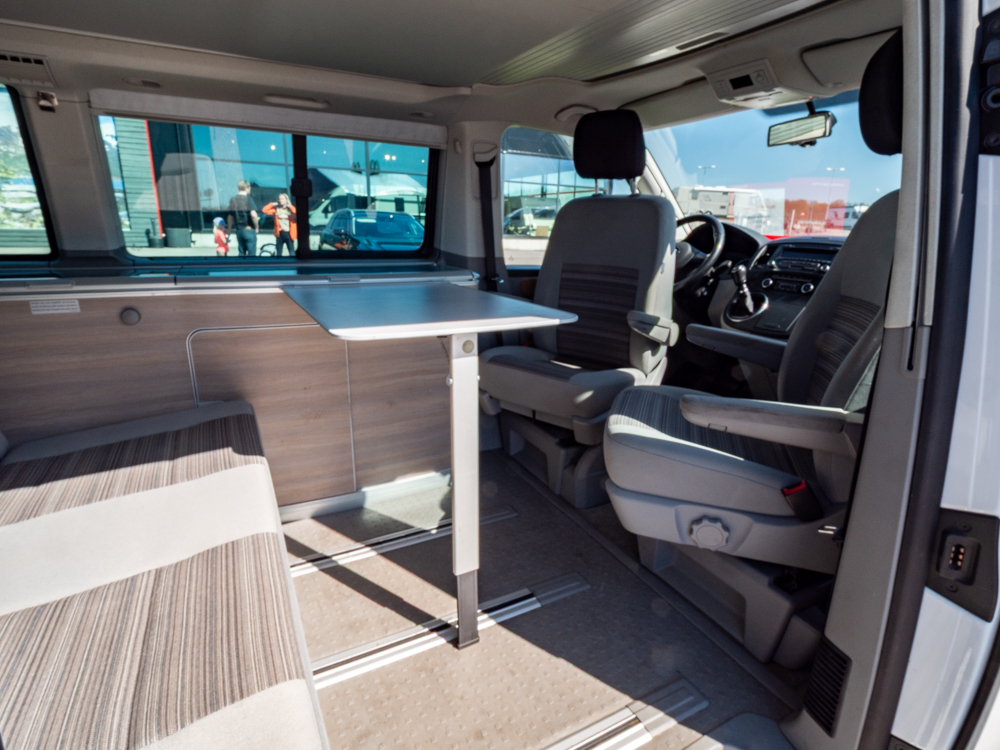 Volkswagen-CALIFORNIA-(2015)