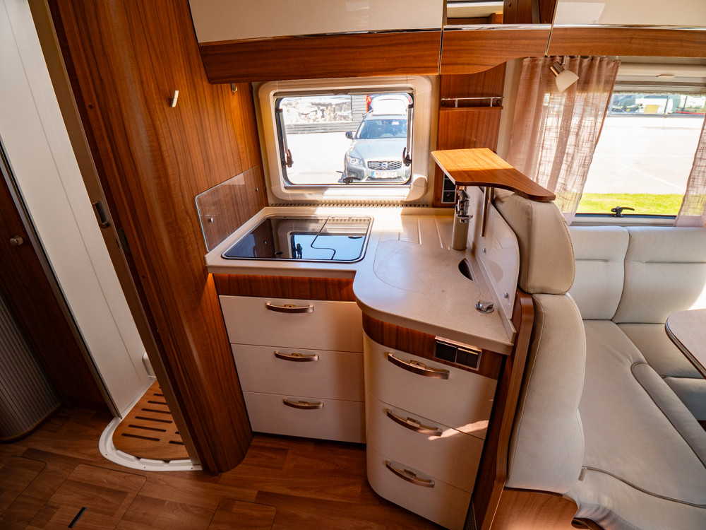Hymer-T 704 SL *ALDE *Hydrauliska stödben *Solcell-(2019)-3214625