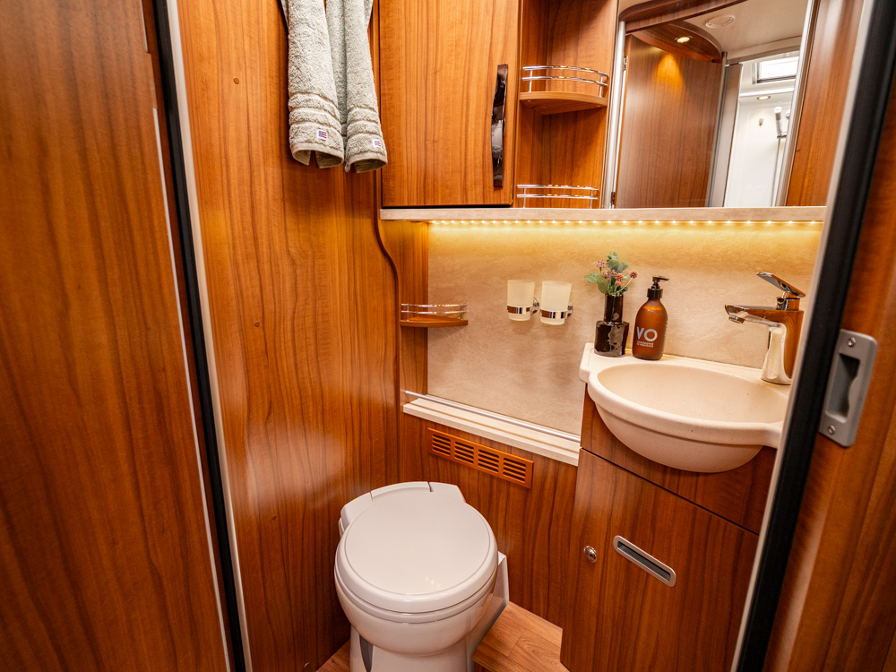 Hymer-B 704 Premium Line *Långbädd *AC-Bodel-(2017)