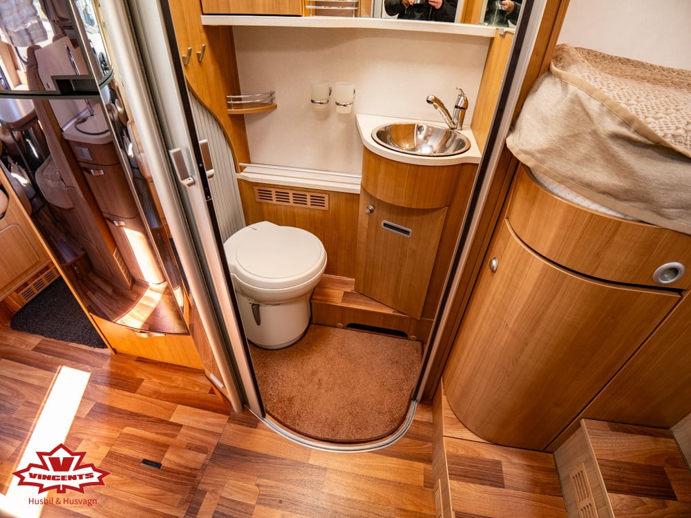 Hymer-T 678 CL *ALDE *Långbäddar *Taksäng-(2013)-3290123