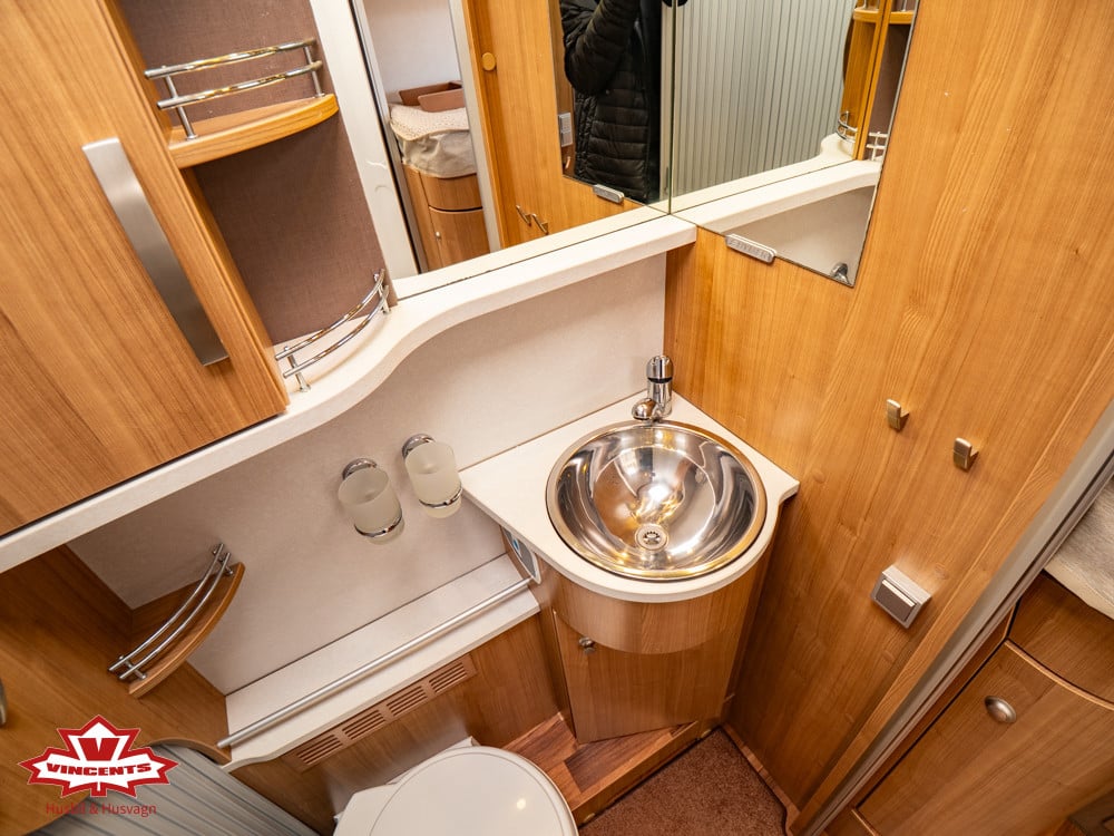 Hymer-T 678 CL *ALDE *Långbäddar *Taksäng-(2013)-3290124