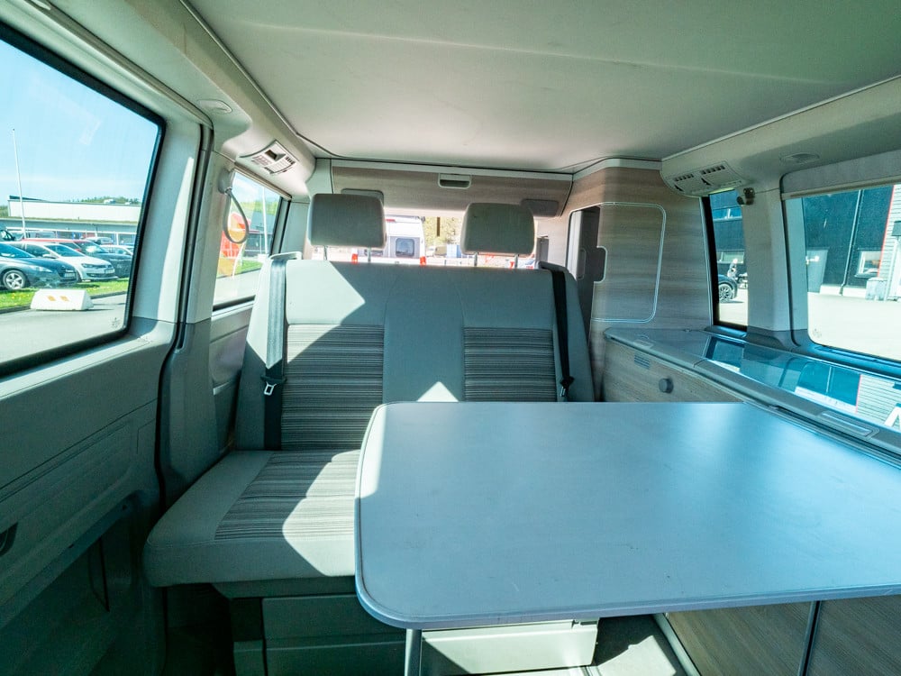 Volkswagen-CALIFORNIA-(2015)