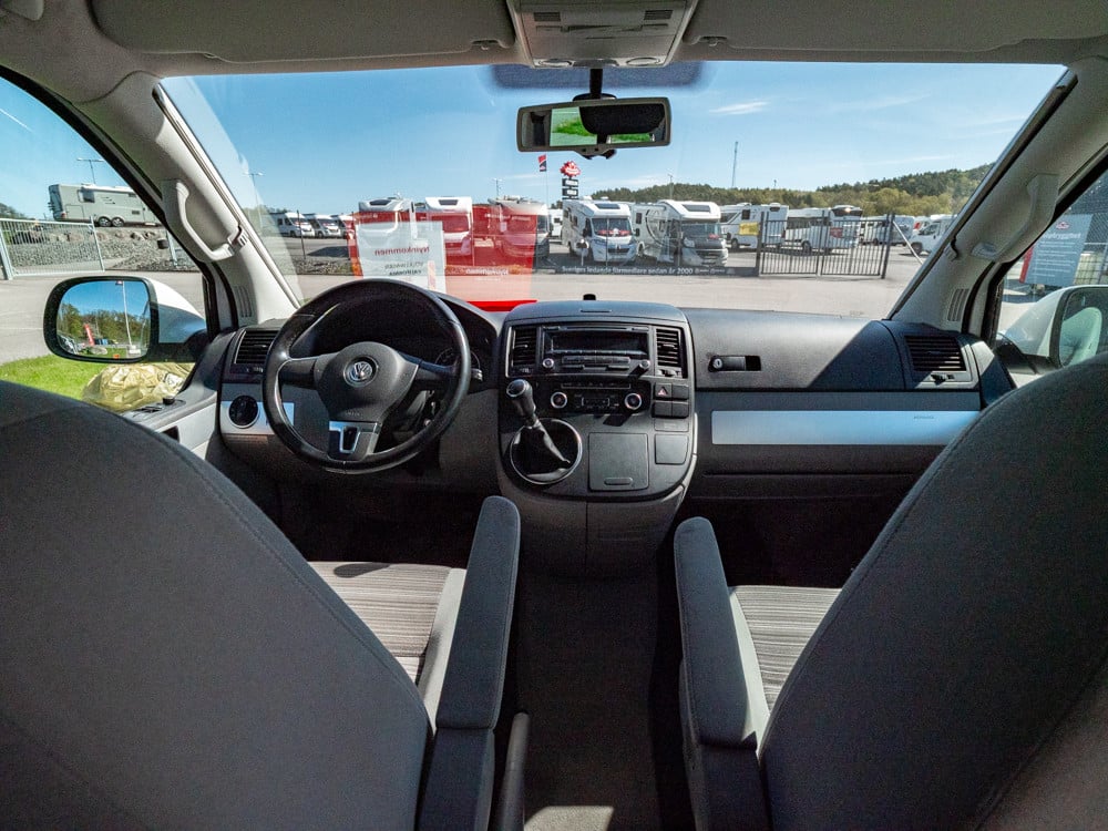Volkswagen-CALIFORNIA-(2015)