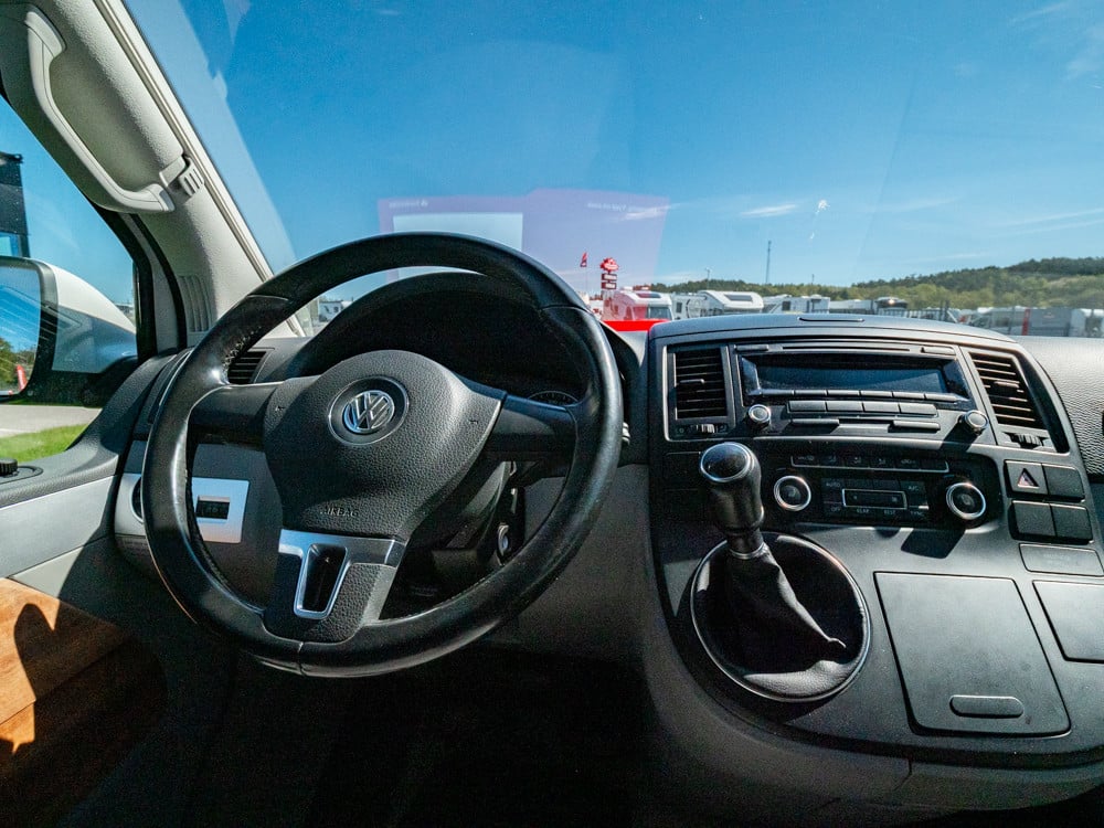 Volkswagen-CALIFORNIA-(2015)