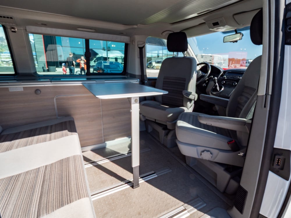 Volkswagen-CALIFORNIA-(2015)