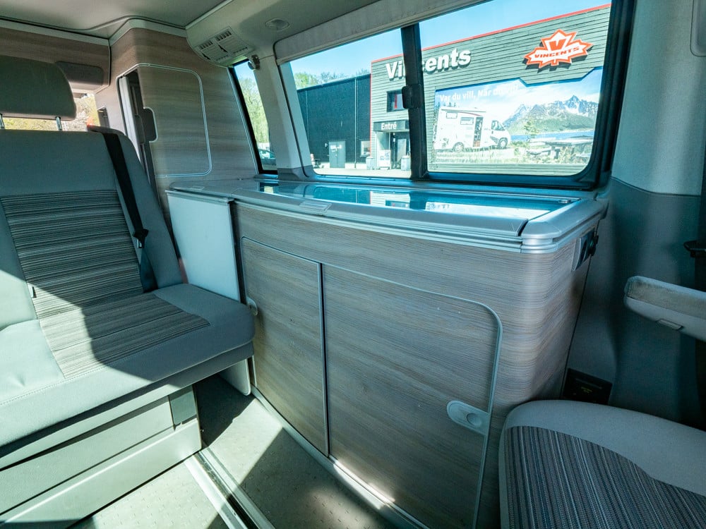 Volkswagen-CALIFORNIA-(2015)