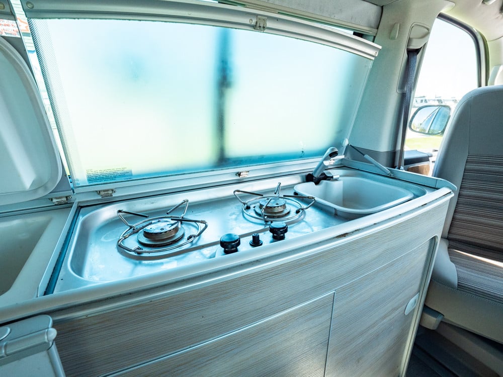Volkswagen-CALIFORNIA-(2015)