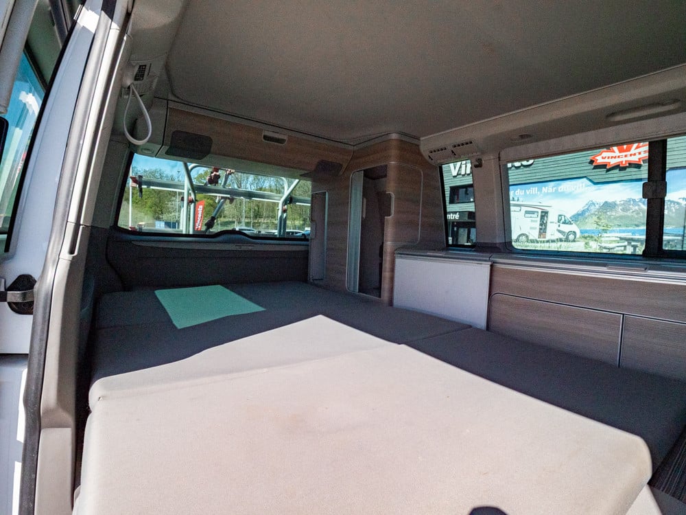 Volkswagen-CALIFORNIA-(2015)
