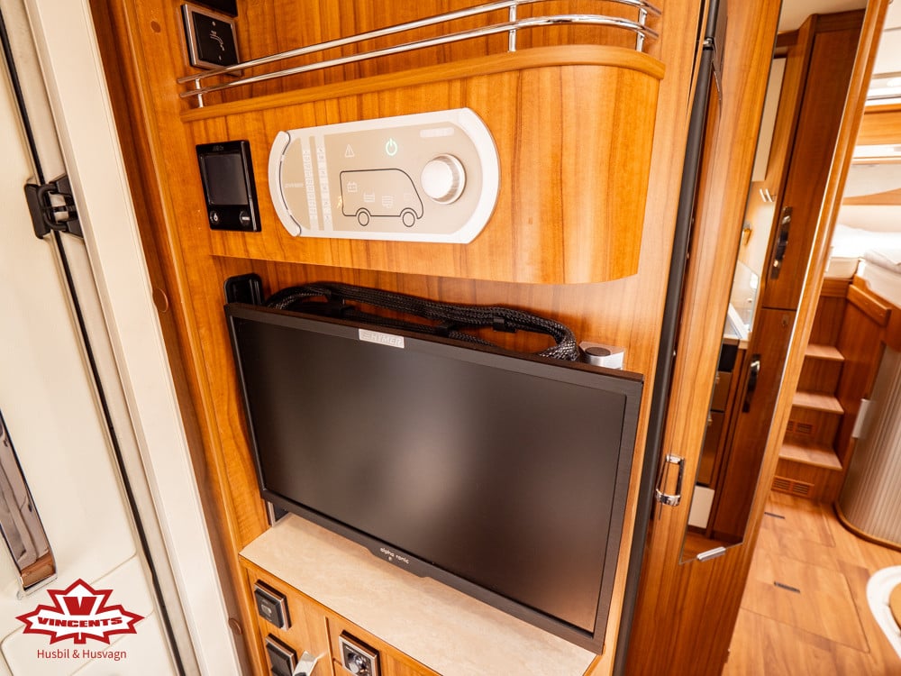 Hymer-B 704 Premium Line *Långbädd *AC-Bodel-(2017)