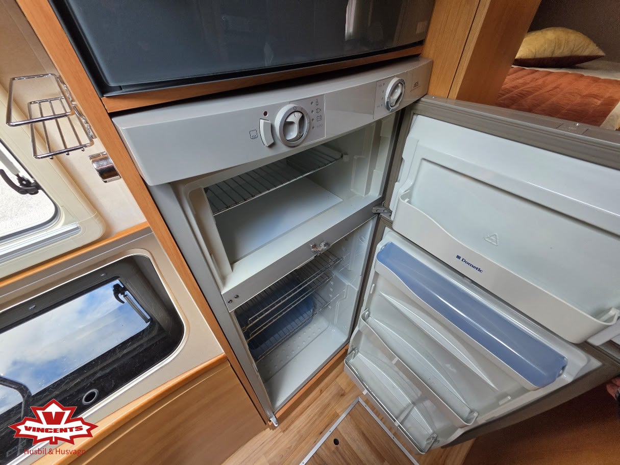 Eura Mobil-CT 700 EB *Långbäddar *ALDE *Kamkedja-(2009)-3333518