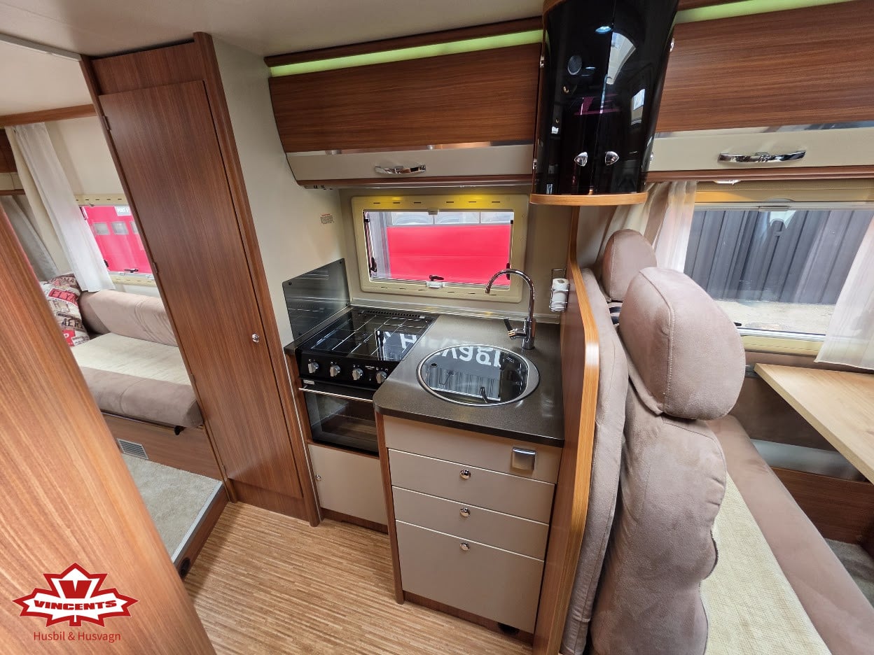 Adria-CORAL S 670 SLL *Truma *Cykelställ *Ugn-(2013)