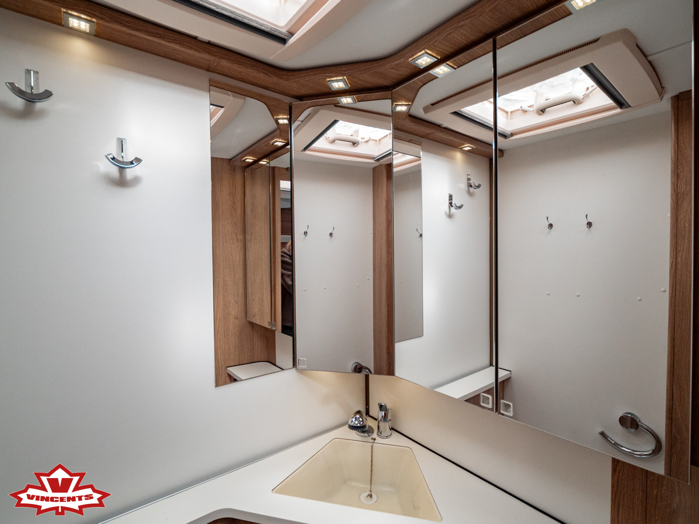 KABE-CLASSIC 660 GDL KS *3-våningssäng *AC *Förtält-(2016)-3411563