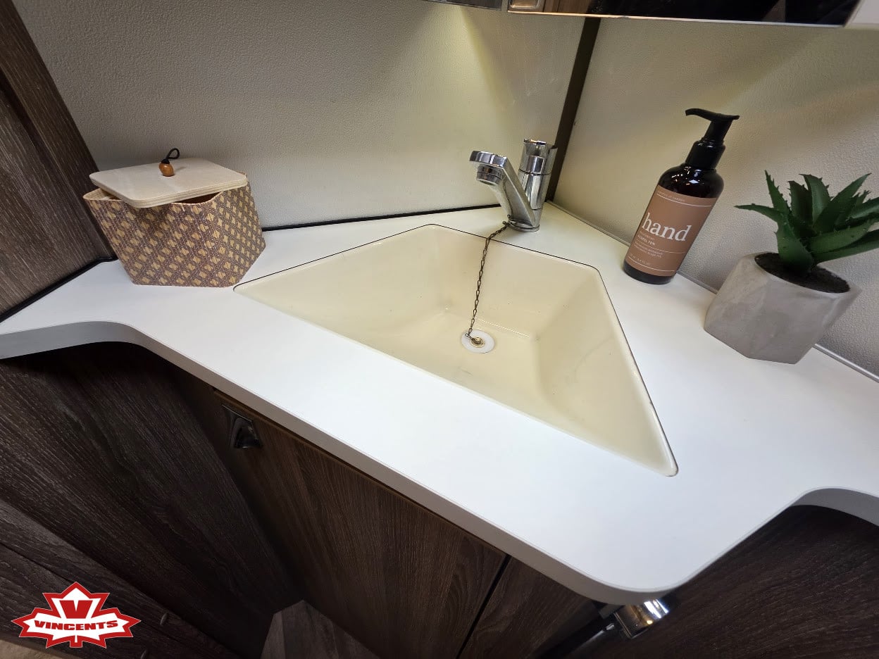 KABE-TM I 910 QB *Queenbed *AC bodel-(2015)
