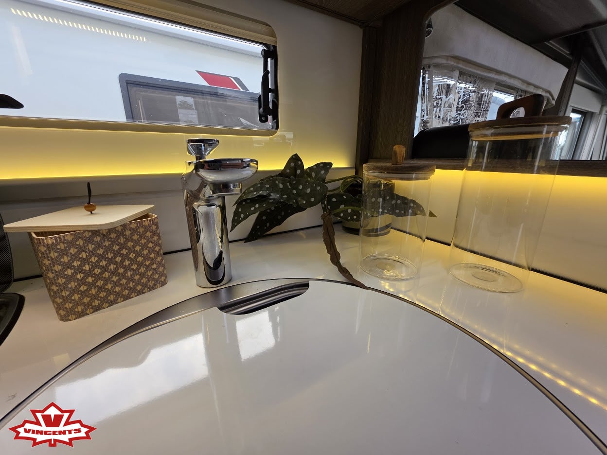 KABE-TM I 910 QB *Queenbed *AC bodel-(2015)