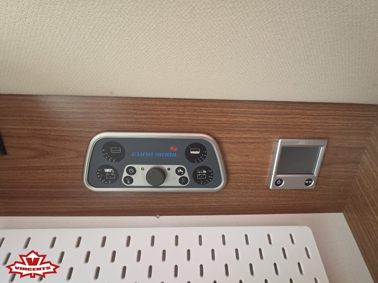 Eura Mobil-Integra Line *Automat *AC bodel *Dragkrok-(2014)