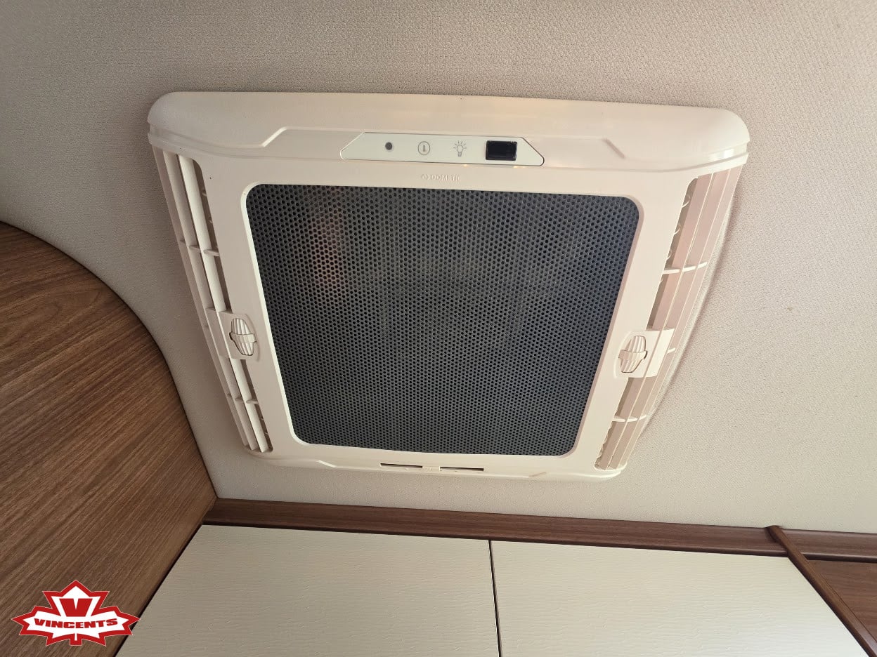 Eura Mobil-Integra Line *Automat *AC bodel *Dragkrok-(2014)